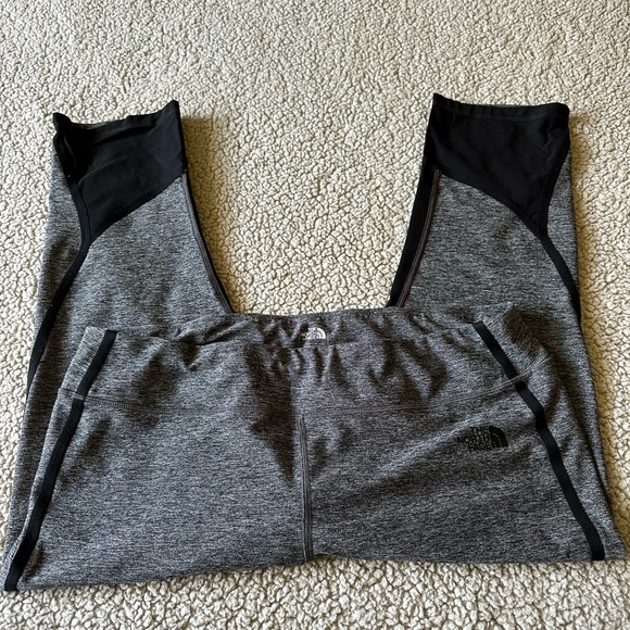 The NorthFace Capri Leggings, Heathered Gray and Black - Size XL - Picture 4 of 10